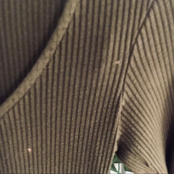 Forever 21 Olive Green V-Neck Long Sleeve Bodysuit with Double Clasp at Bottom - Picture 3 of 6